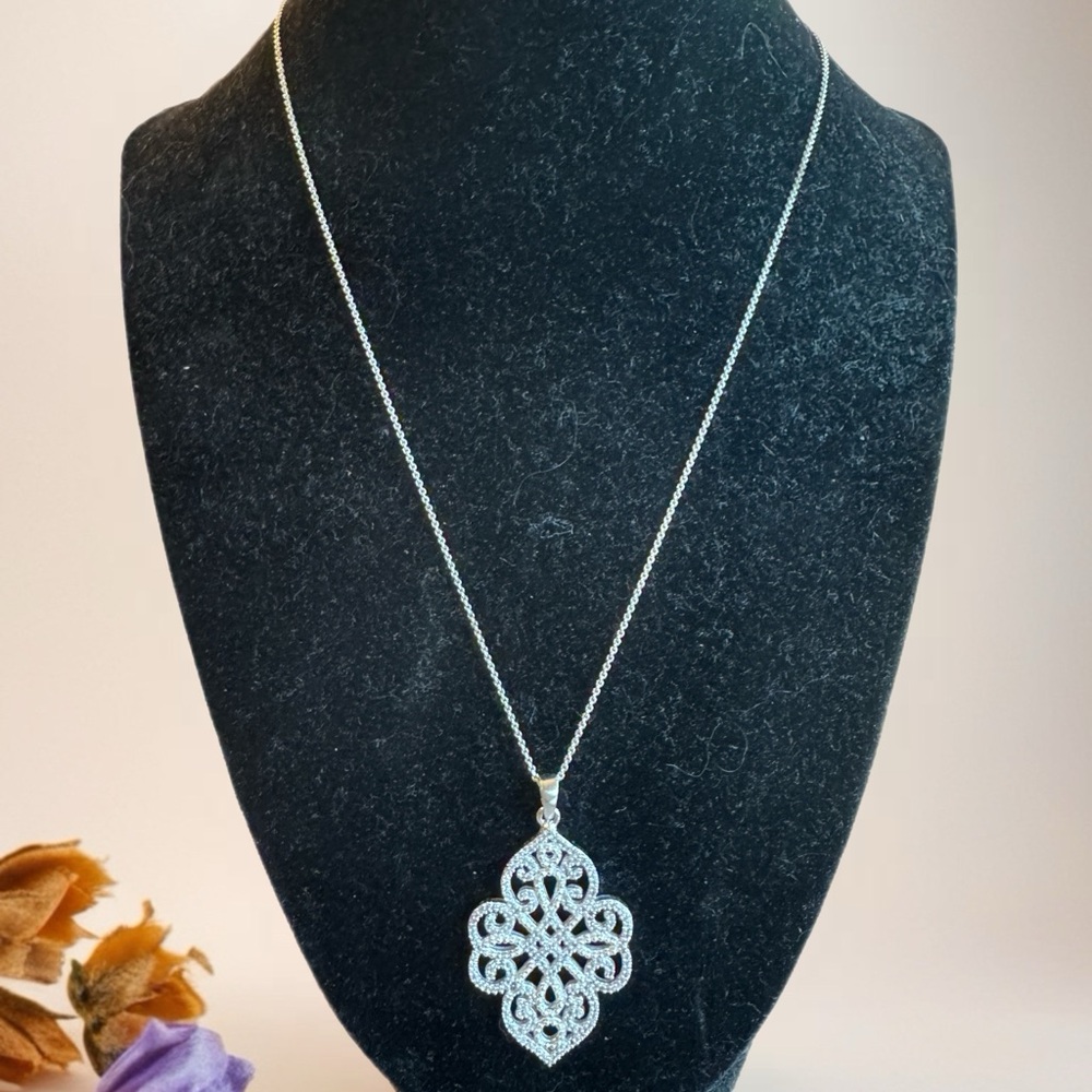 💎Stella & Dot Silver Celtic Knot Necklace
